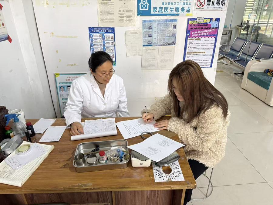 C:UserswyDesktop服务大学生基层就业活动照片 5泰安市新泰市重兴路社区卫生服务站 3.jpg03