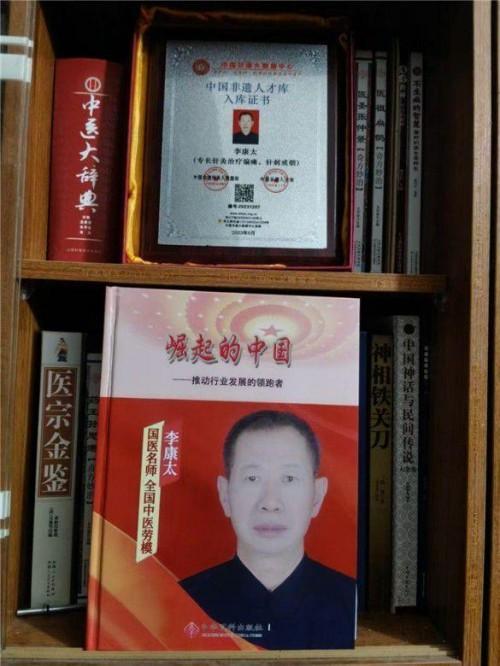 我以AI一道:破解无风为何旗杆摇?